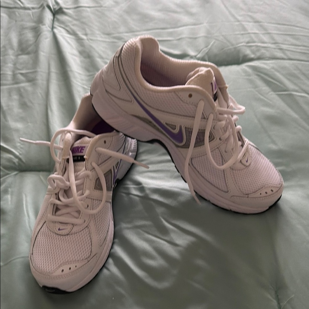 Nike Women's White Sneakers with Light Purple Swoosh